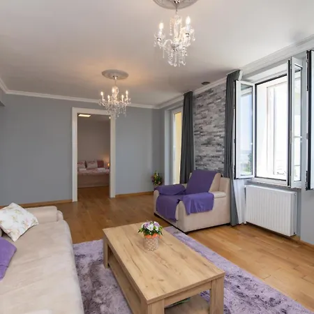 In With Seaview, Balcony, Air Condition, Wifi 5025-4 Lejlighed Ika
