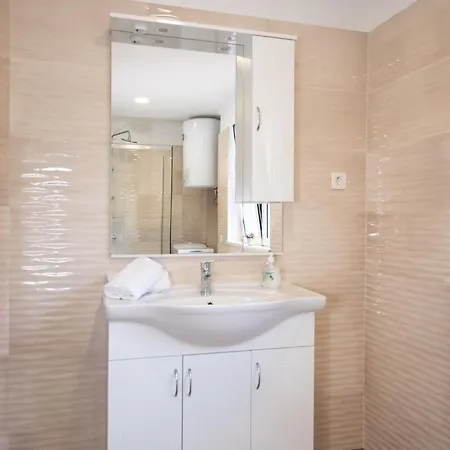 Apartmán In With Seaview, Balcony, Air Condition, Wifi 5025-4 Ika