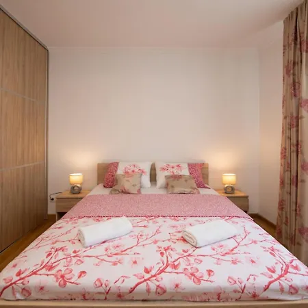 Apartmán In With Seaview, Balcony, Air Condition, Wifi 5025-4 Ika