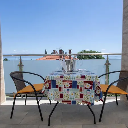In With Seaview, Balcony, Air Condition, Wifi 5025-4 Apartmán *
