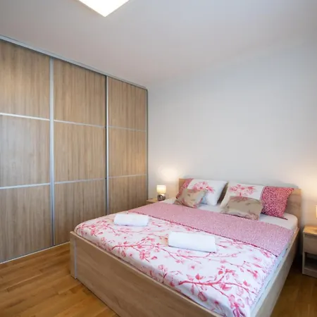 Apartmán In With Seaview, Balcony, Air Condition, Wifi 5025-4 *