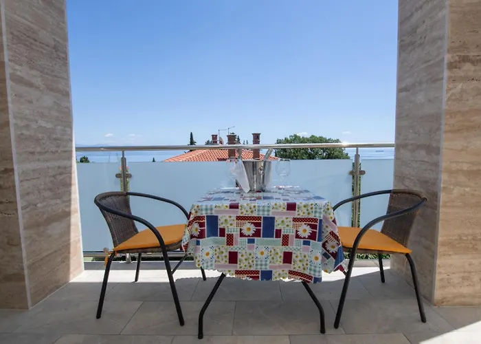 In With Seaview, Balcony, Air Condition, Wifi 5025-4 Lejlighed *