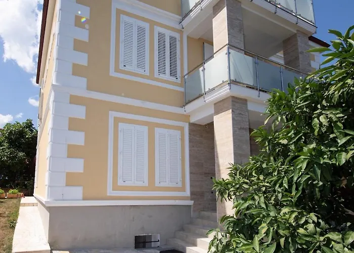 In With Seaview, Balcony, Air Condition, Wifi 5025-4 *